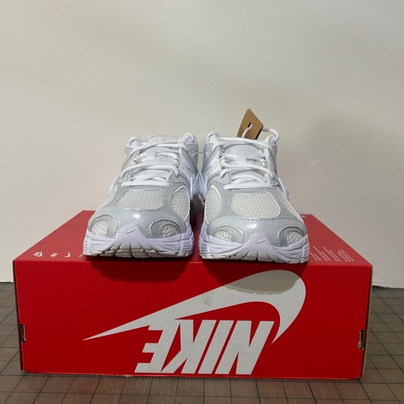 Nike V5 RNR ‘White Black Metallic Silver’ Womens - Picture 2 of 6